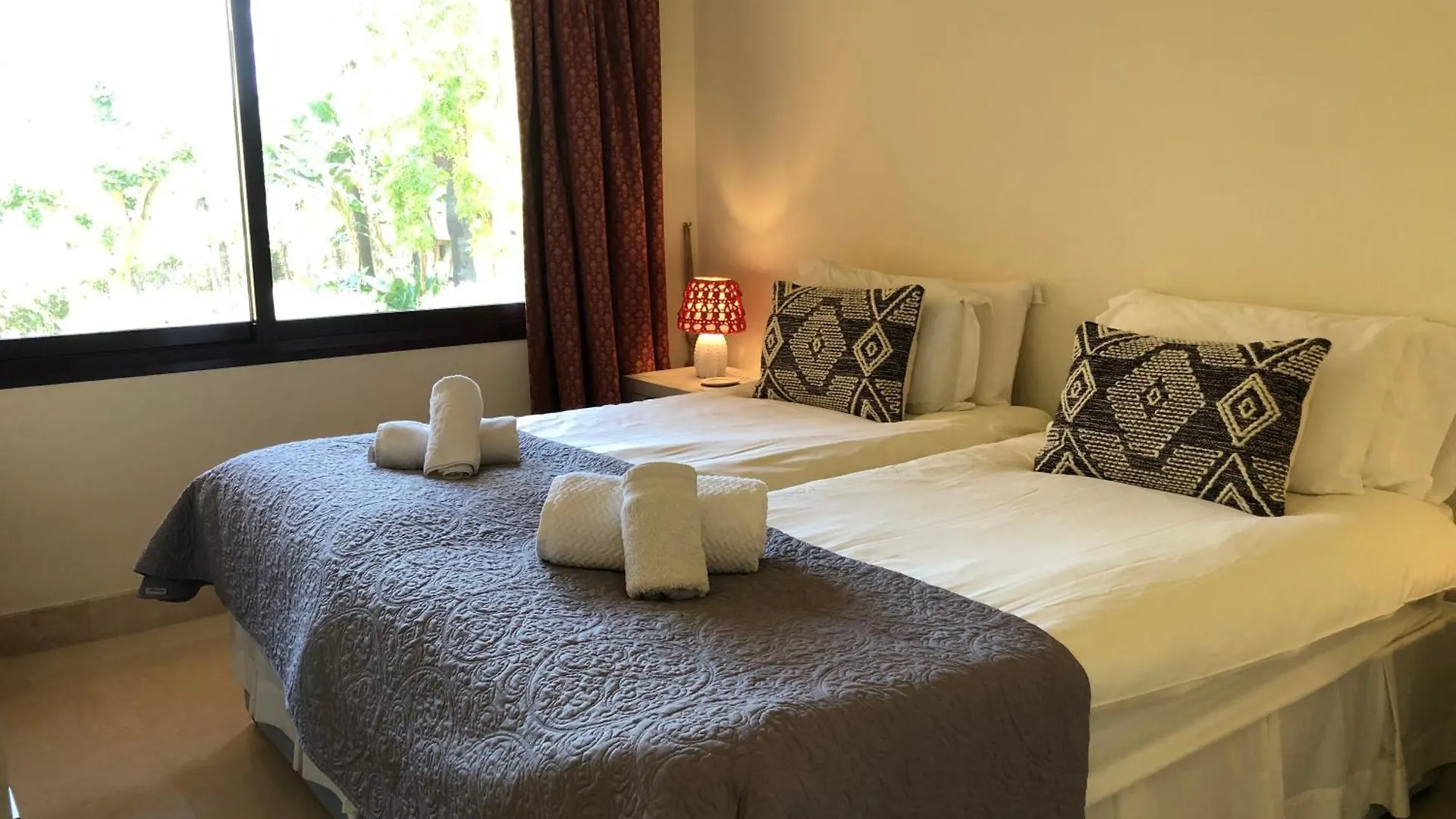 1138: Front Line 2 Bed Apt At San Pedro Beach ماربيا 0*,  إسبانيا