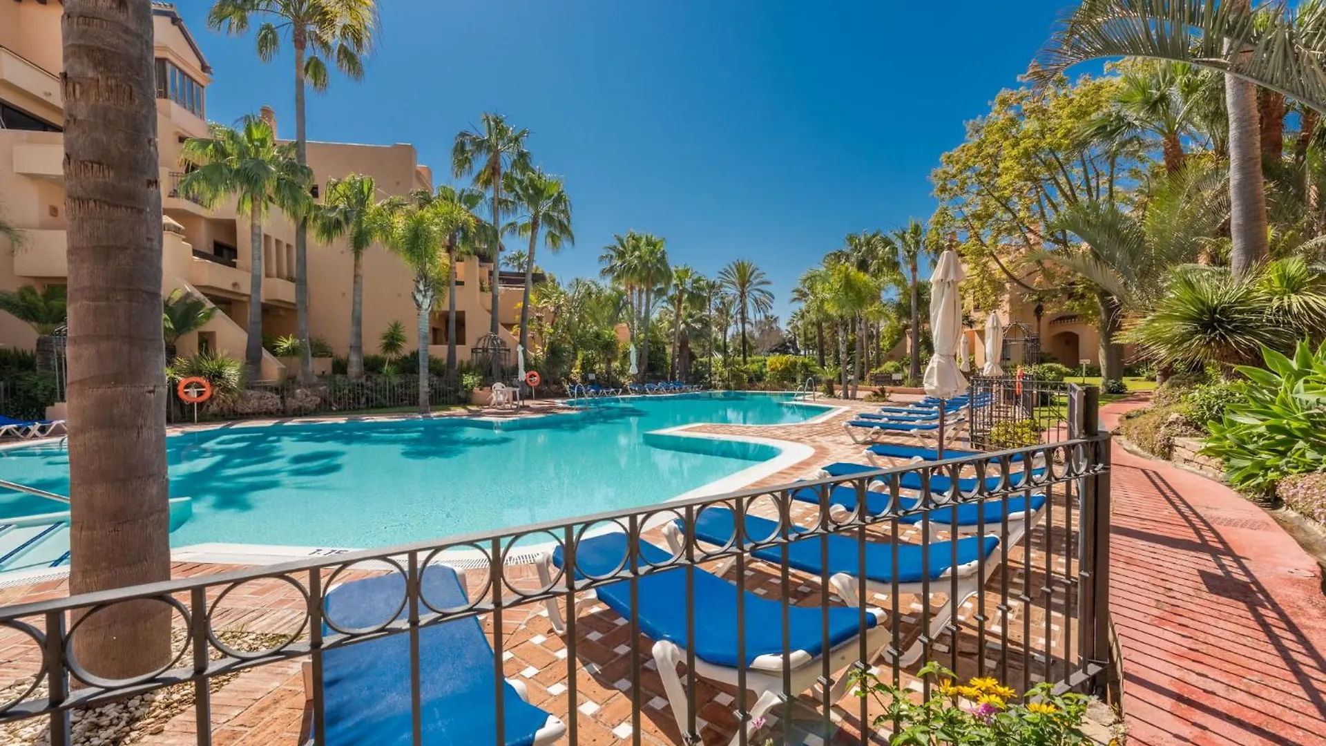 1138: Front Line 2 Bed Apt At San Pedro Beach ماربيا